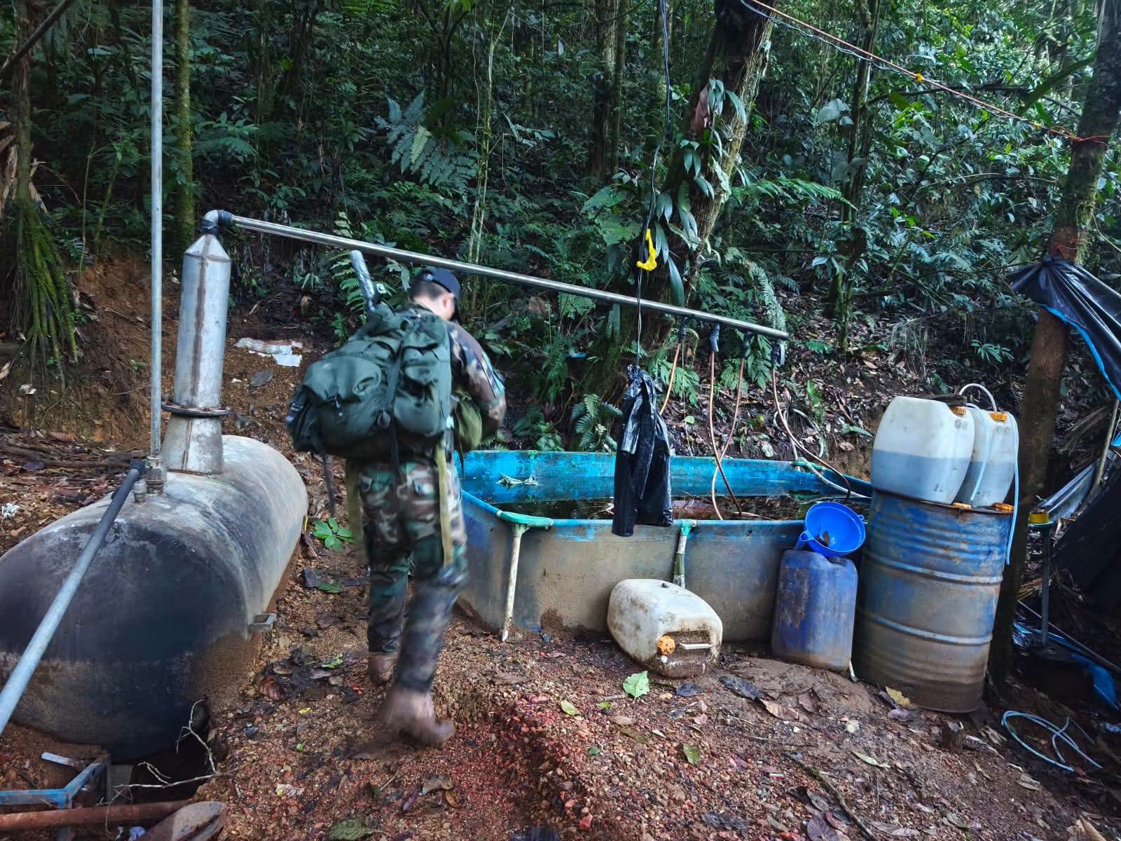 PNP INTERVIENE LABORATORIO CLANDESTINO Y DECOMISA CERCA DE 19 KILOS DE PRESUNTA COCAÍNA EN AYACUCHO